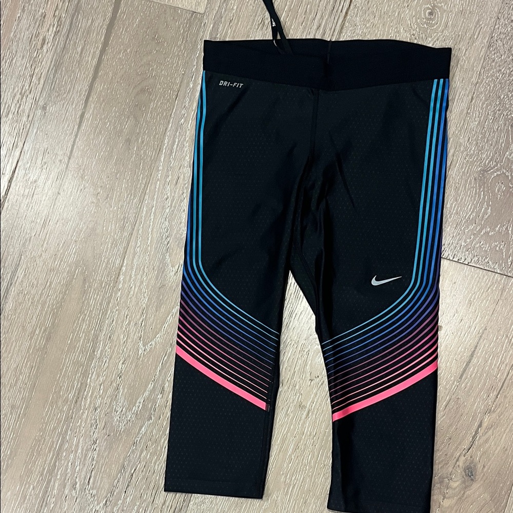 Nike dri fit capri size S
